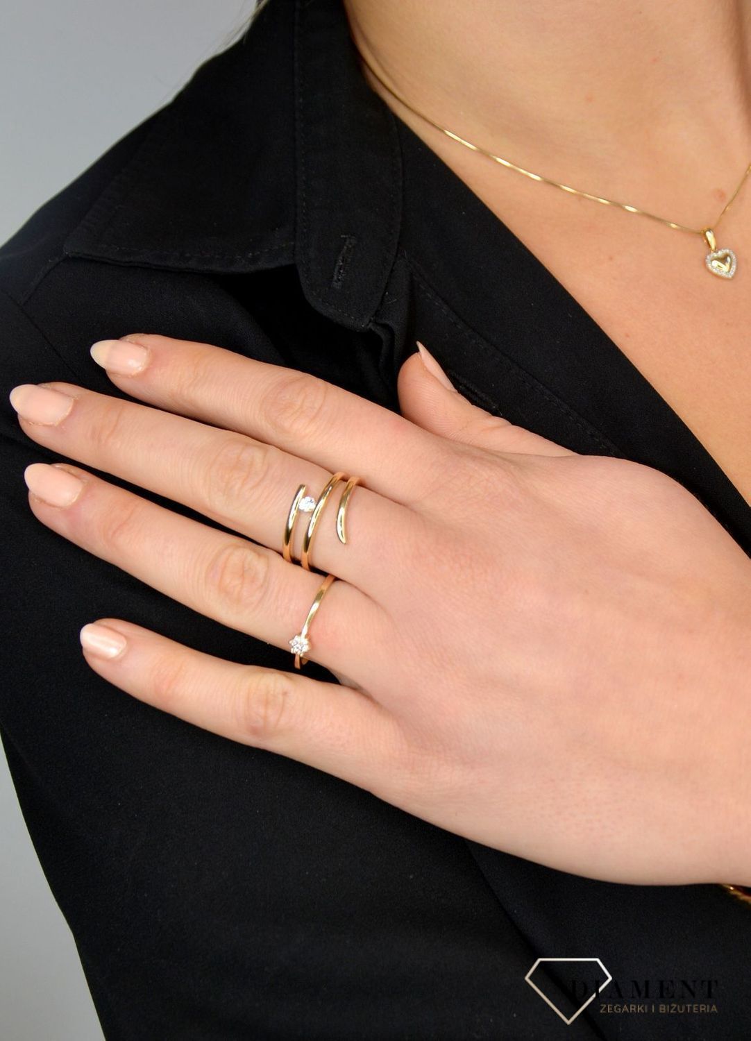 Szeroki złoty pierścionek 585 z cyrkonią DIA-PRS-1782-585.jpg