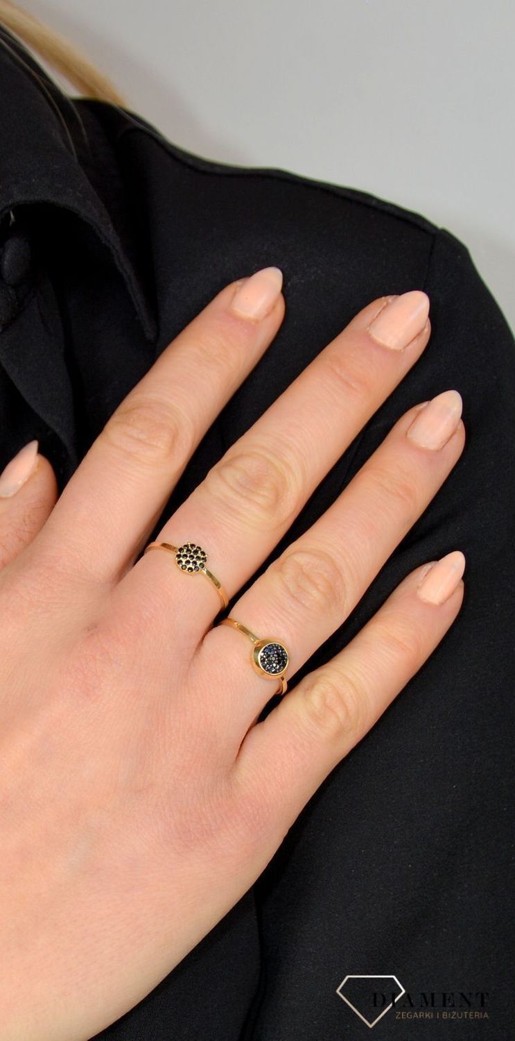 Złoty pierścionek 585 czarne cyrkonie DIA-PRS-1784-585.jpg