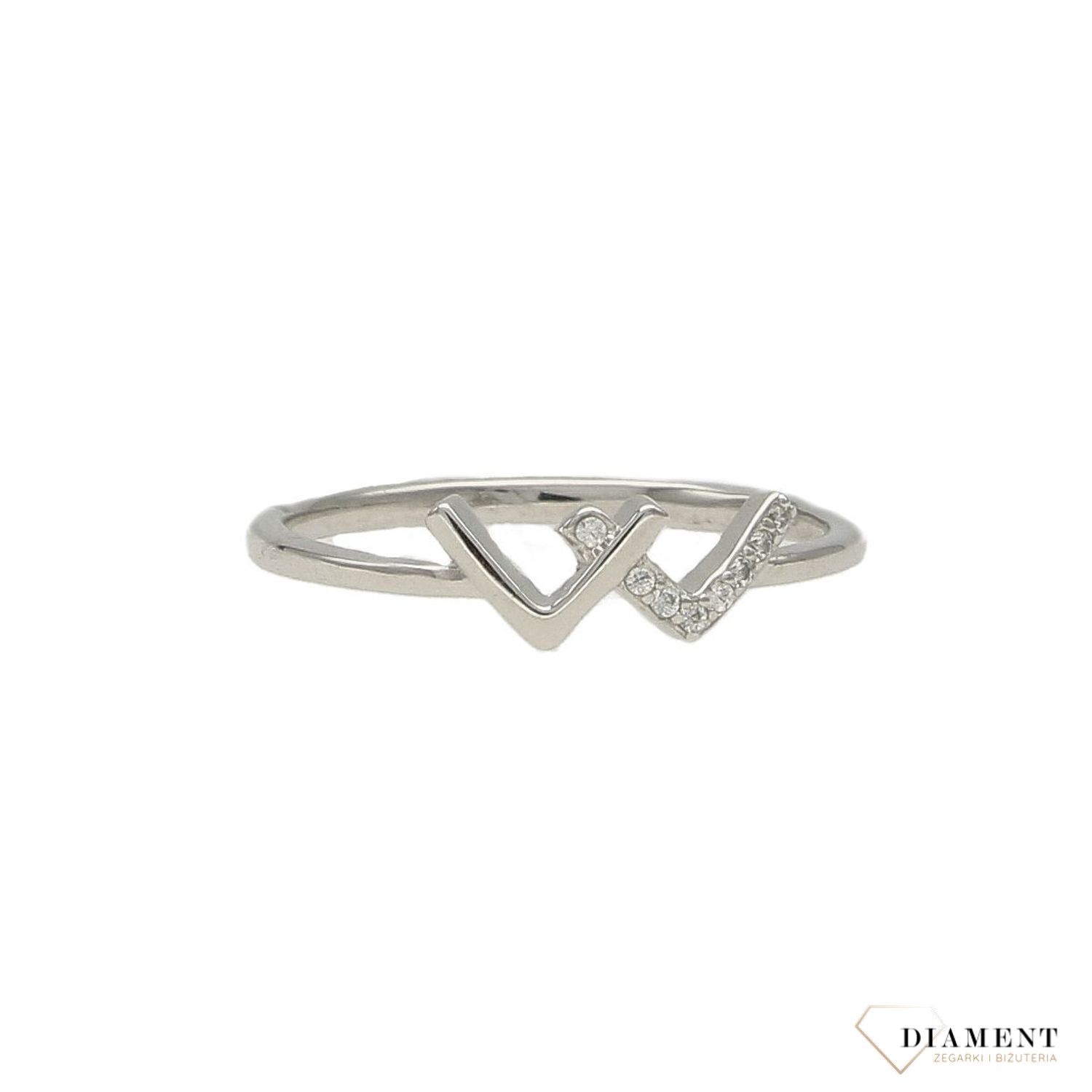 Pierścionek srebrny z cyrkoniami DIA-PRS-1947-925 (1).jpg