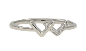 Srebrny pierścionek 925 z cyrkoniami – motyw V, rozmiar 14.jpg