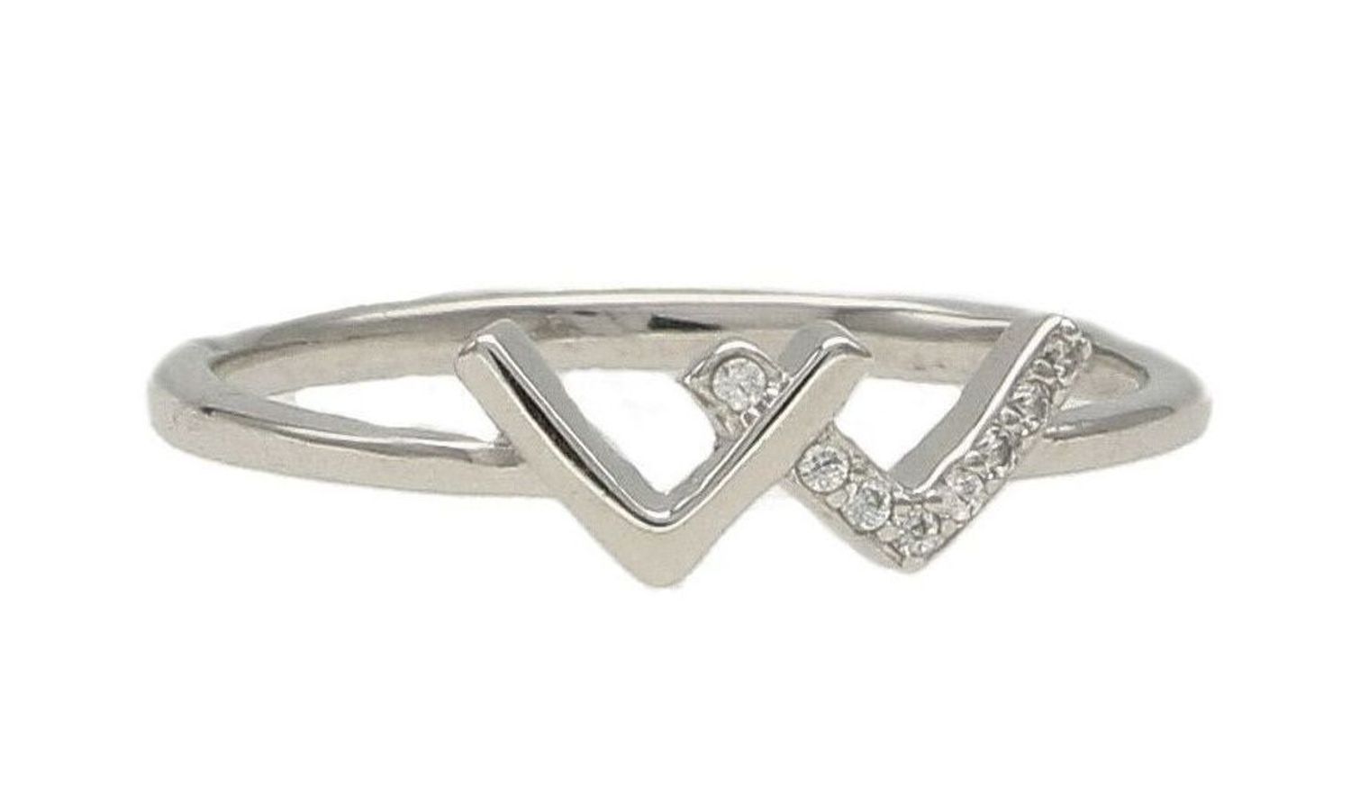 Srebrny pierścionek 925 z cyrkoniami – motyw V, rozmiar 14.jpg