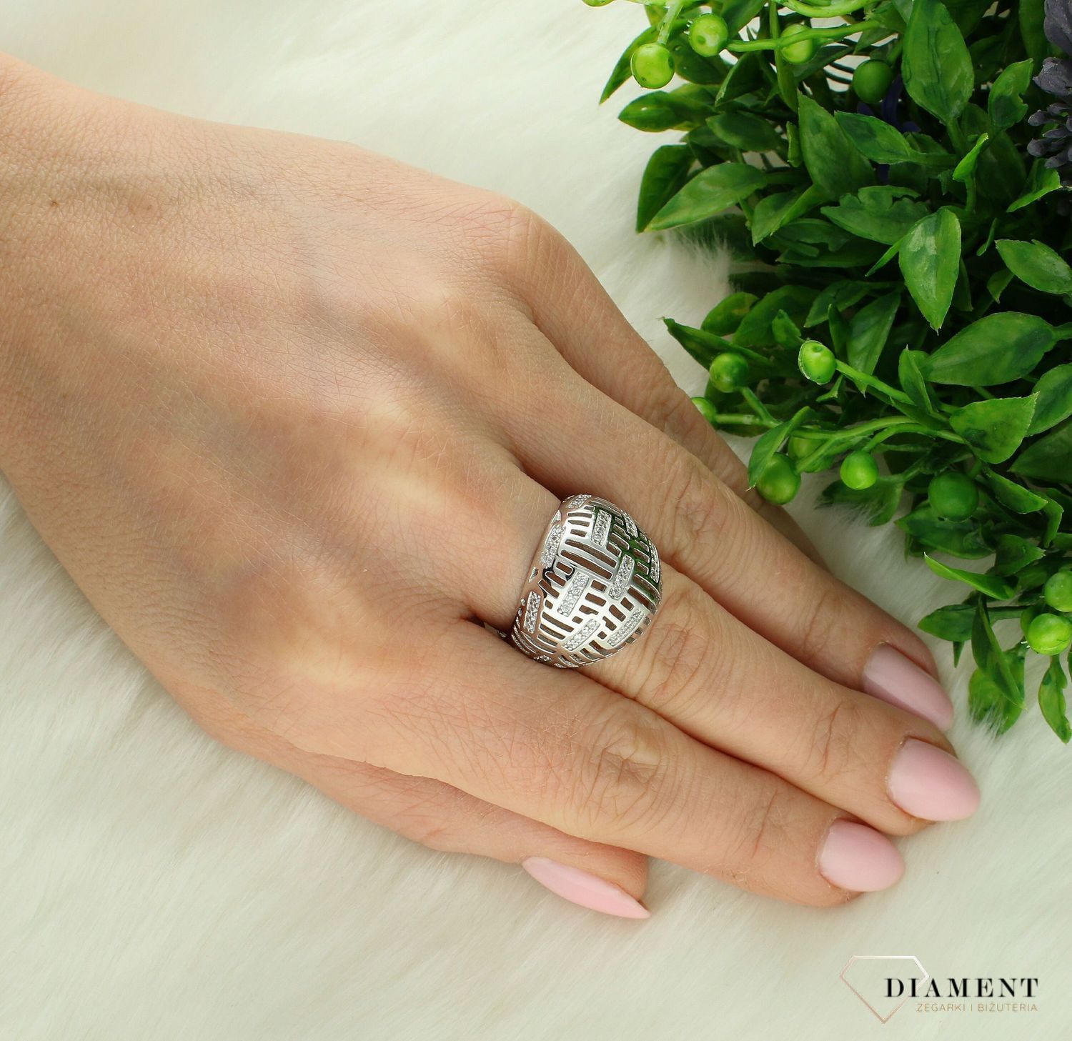 Srebrny pierścionek damski 925 ażurowy ozdobiony cyrkoniami rozmiar 17 DIA-PRS-2179-925 (3).jpg