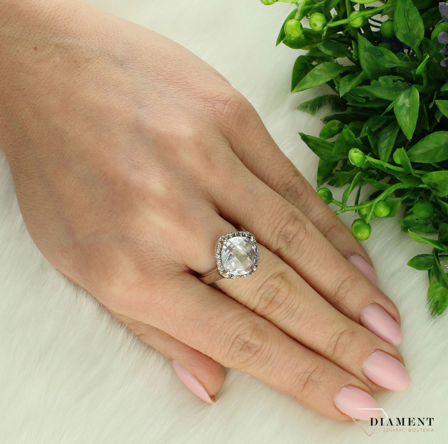 Srebrny pierścionek damski 925 z dużą kwadratową cyrkonią rozmiar 13 DIA-PRS-2196-925 (2).jpg