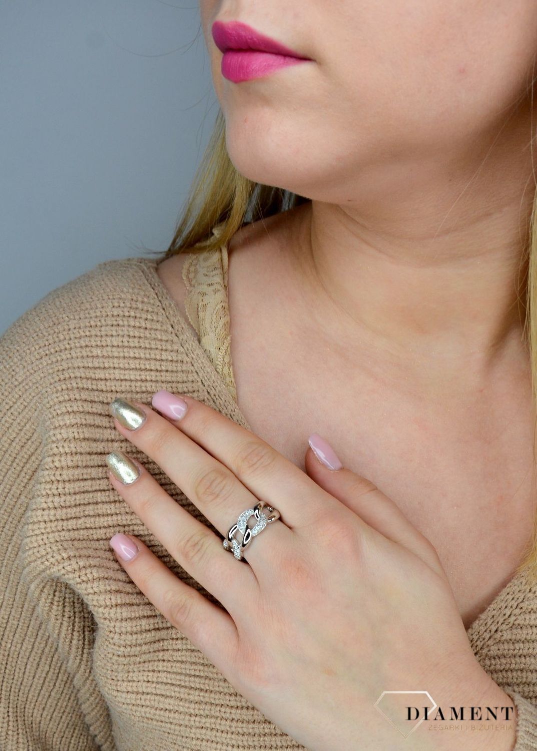 Pierścionek srebrny szeroki 'Pancerka z cyrkoniami' DIA-PRS-2265-925.jpg