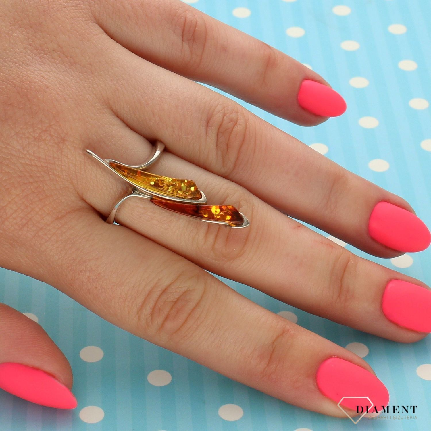 Srebrny pierścionek z bursztynem w dwóch odcieniach DIA-PRS-2418-925 (1).jpg