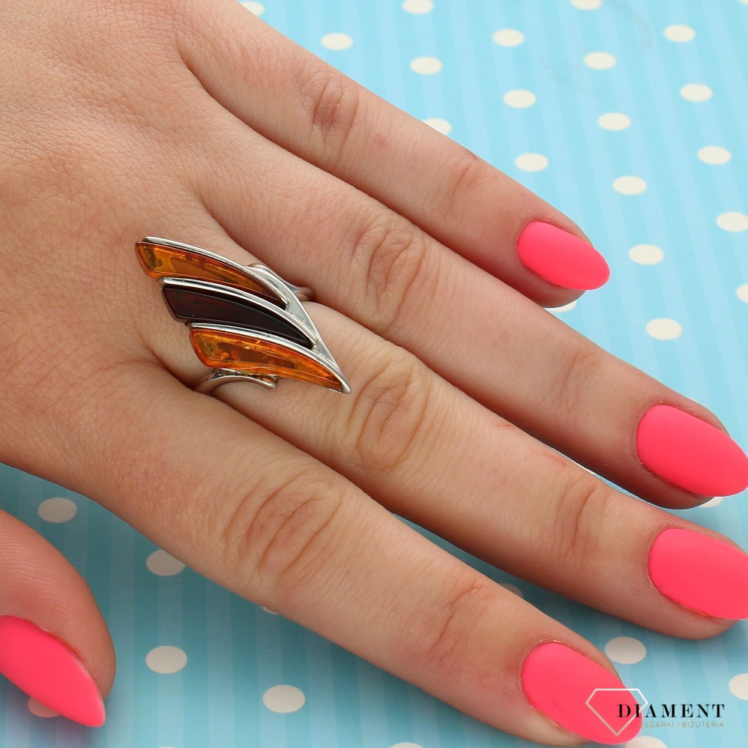 Srebrny pierścionek z kolorowym bursztynem DIA-PRS-2429-925 (1).jpg