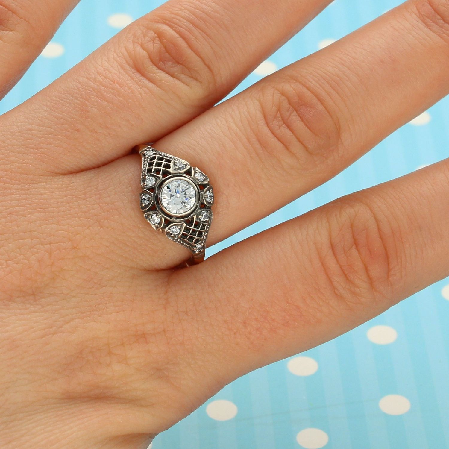 Złoty pierścionek 585 siateczka z cyrkonią DIA-PRS-2579-585 💎  (1).jpg