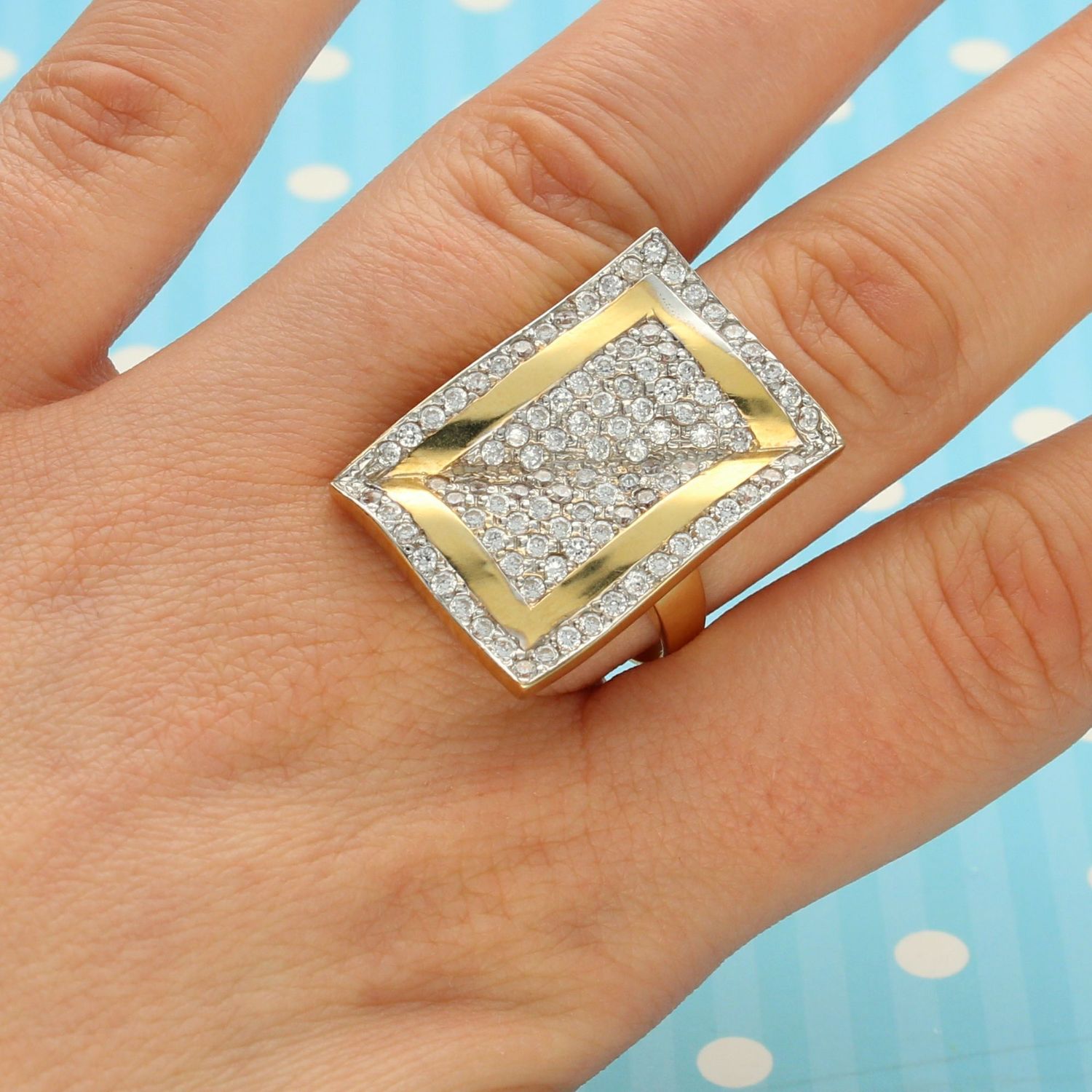 Szeroki złoty pierścionek 585 z cyrkoniami DIA-PRS-2582-585 💎  (1).jpg