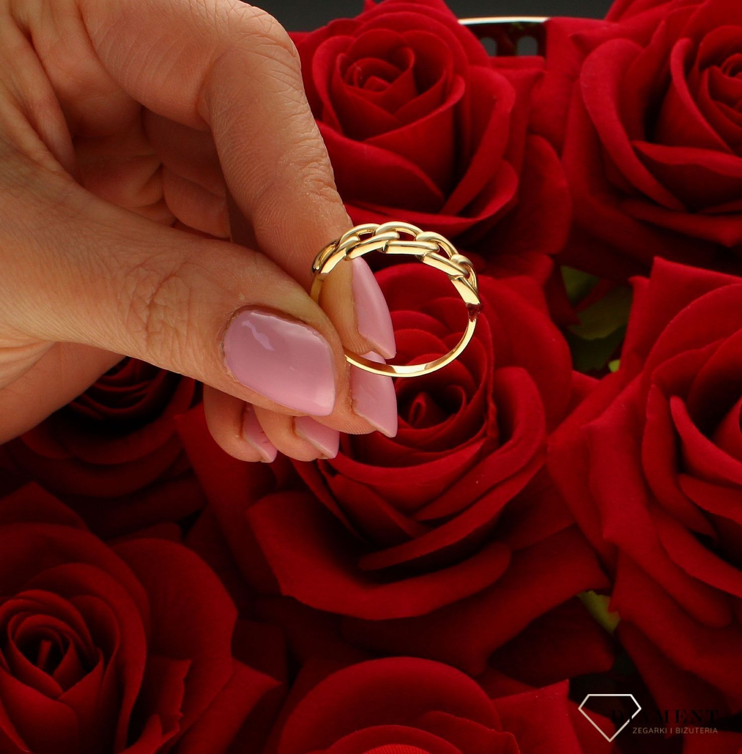 Złoty pierścionek damski 585 Złączone ogniwka.jpg