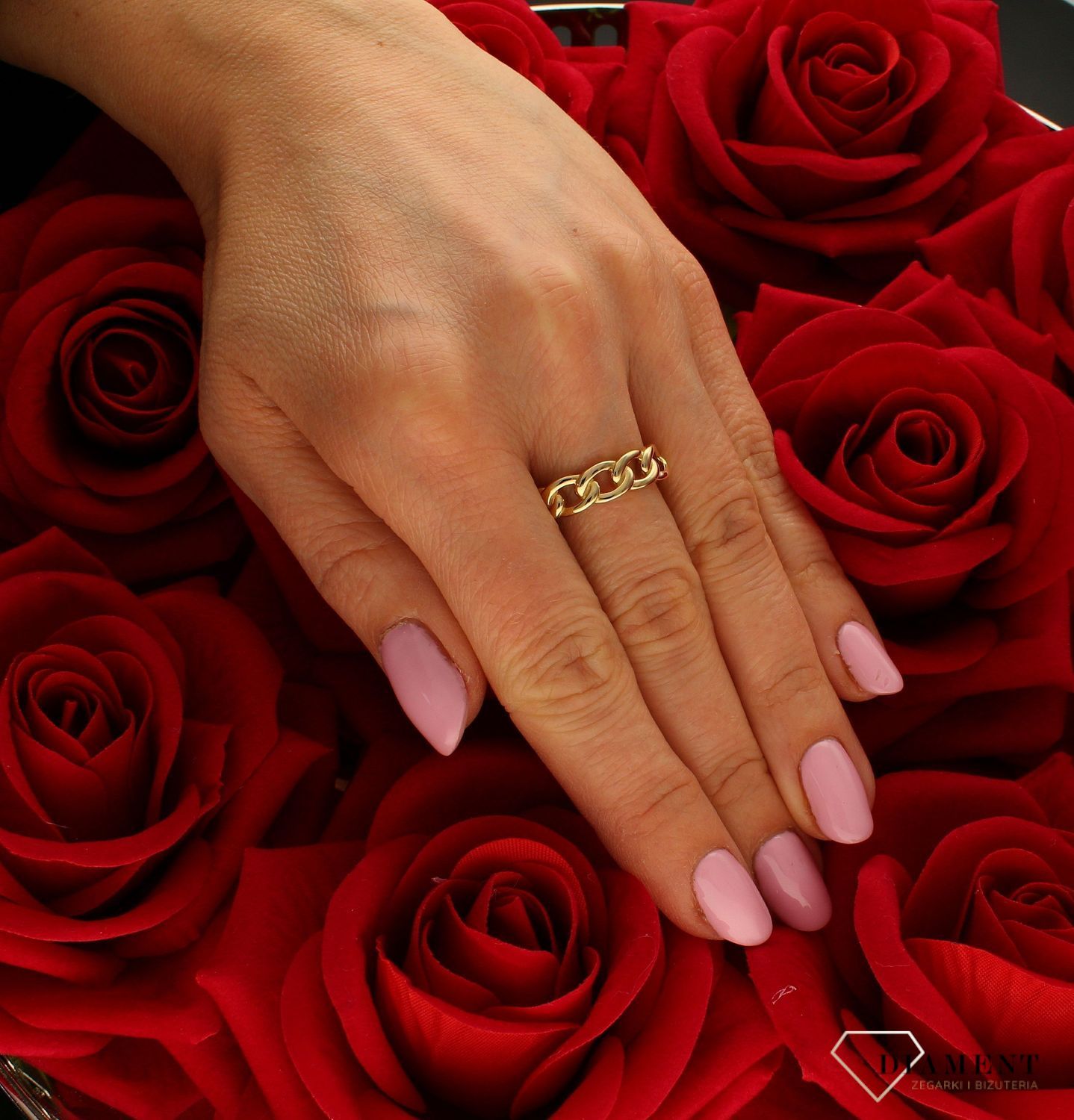 Złoty pierścionek damski 585 Złączone ogniwka.jpg