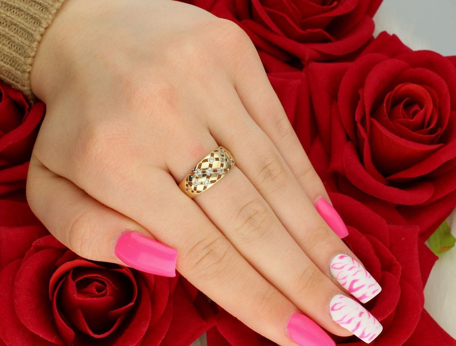 Złoty pierścionek damski ażurowy z błyszczącymi cyrkoniami, próba 585. Model DIA-PRS-2699-585, rozmiar 16, waga 2,51 g. Elegancki, kobiecy i idealny na prezent!1.jpg