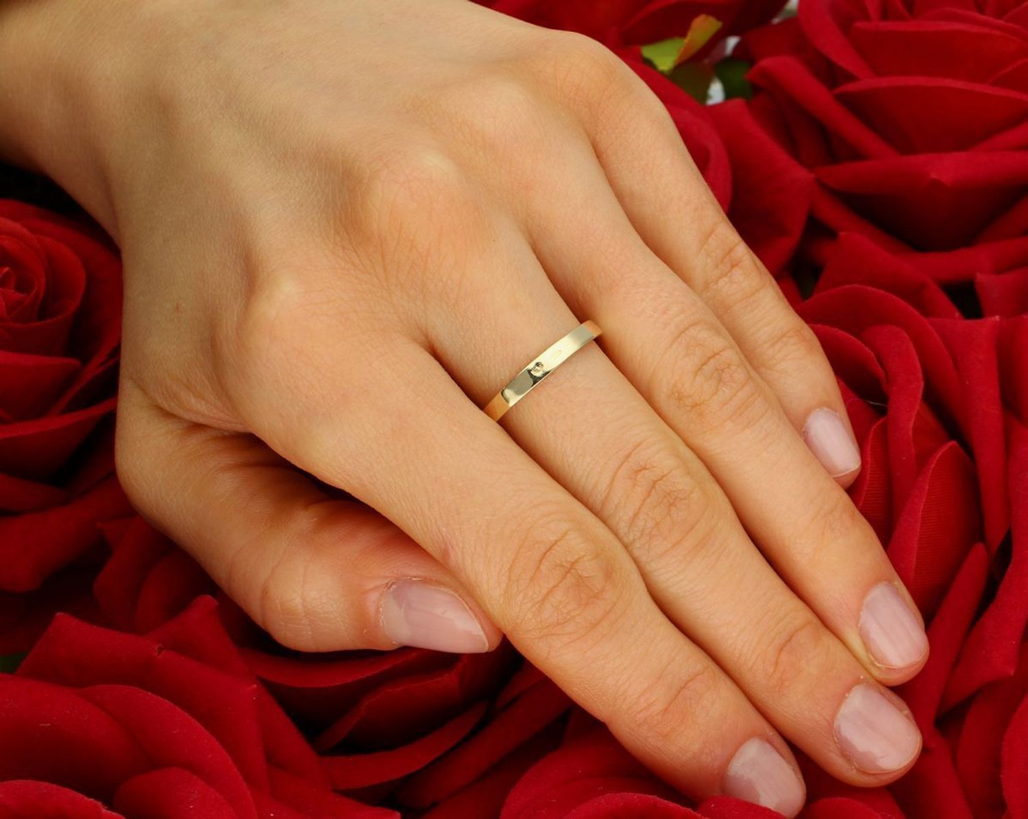 Pierścionek złoty 585 zaręczynowy z dużą cyrkonią DIA-PRS-2710-585  to złoty damski pierścionek wykonany z wysokiej próby żółtego złota 585. Idealna biała cyrkonia we wzorze 1.jpg