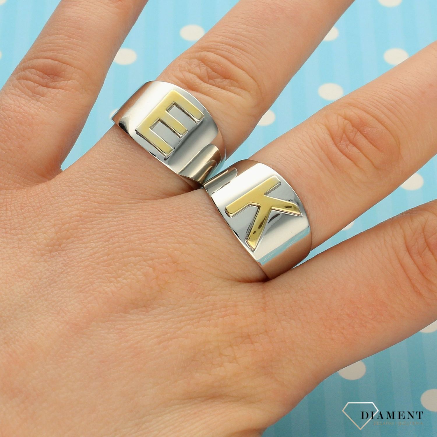 Pierścionek srebrny sygnet ze złotą literką K DIA-PRS-2795K-925 (2).jpg