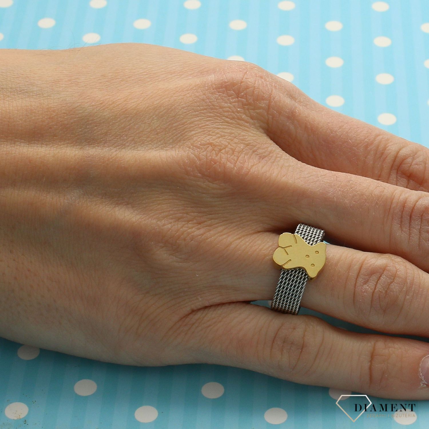 Stalowy pierścionek srebrny z pozłacanym misiem DIA-PRS-2909-INNE (2).jpg