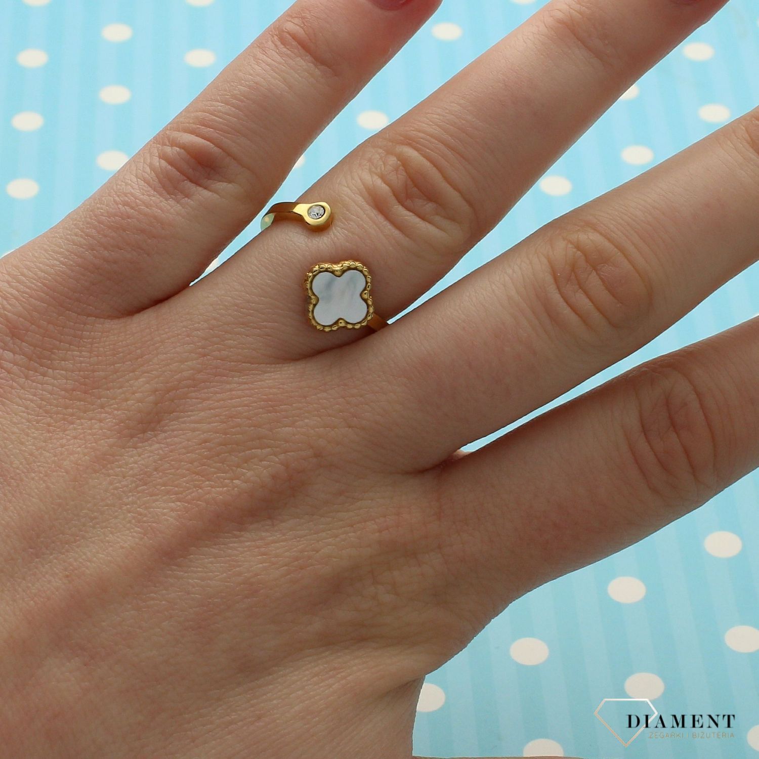 Stalowy pierścionek pozłacany z koniczynką DIA-PRS-2910-INNE (2).jpg