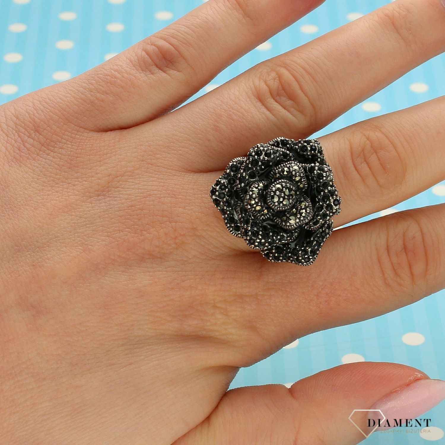 Srebrny pierścionek wysoki kwiatek z markazytami DIA-PRS-3280-925.jpg