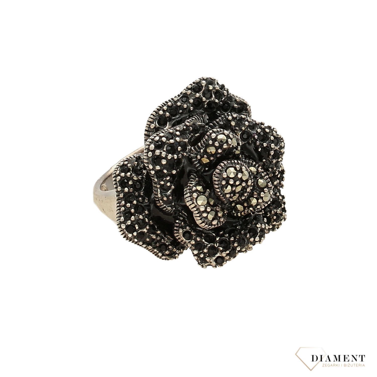 Srebrny pierścionek wysoki kwiatek z markazytami DIA-PRS-3280-925.jpg