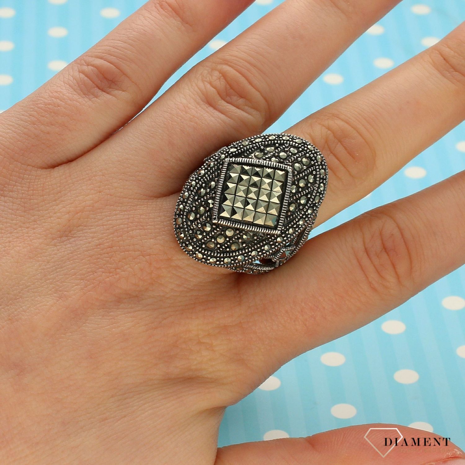 Srebrny pierścionek sygnet z markazytami DIA-PRS-3281-925.jpg