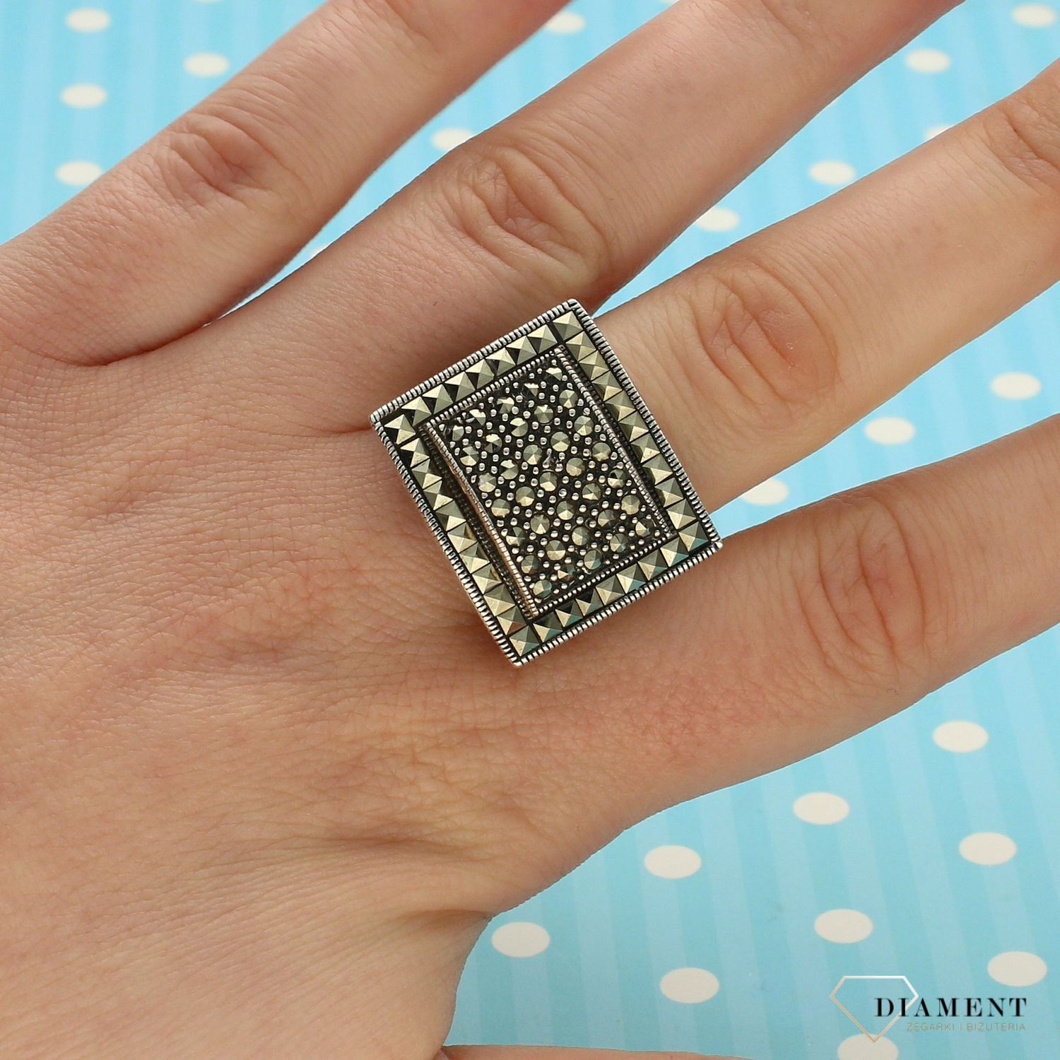 Srebrny pierścionek prostokąt z markazytami DIA-PRS-3284-925.jpg