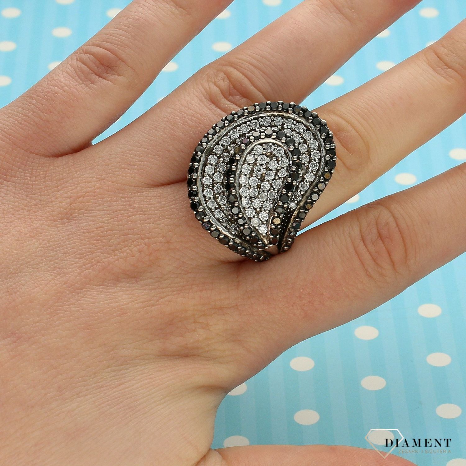 Srebrny pierścionek szeroki z cyrkonią DIA-PRS-3285-925.jpg