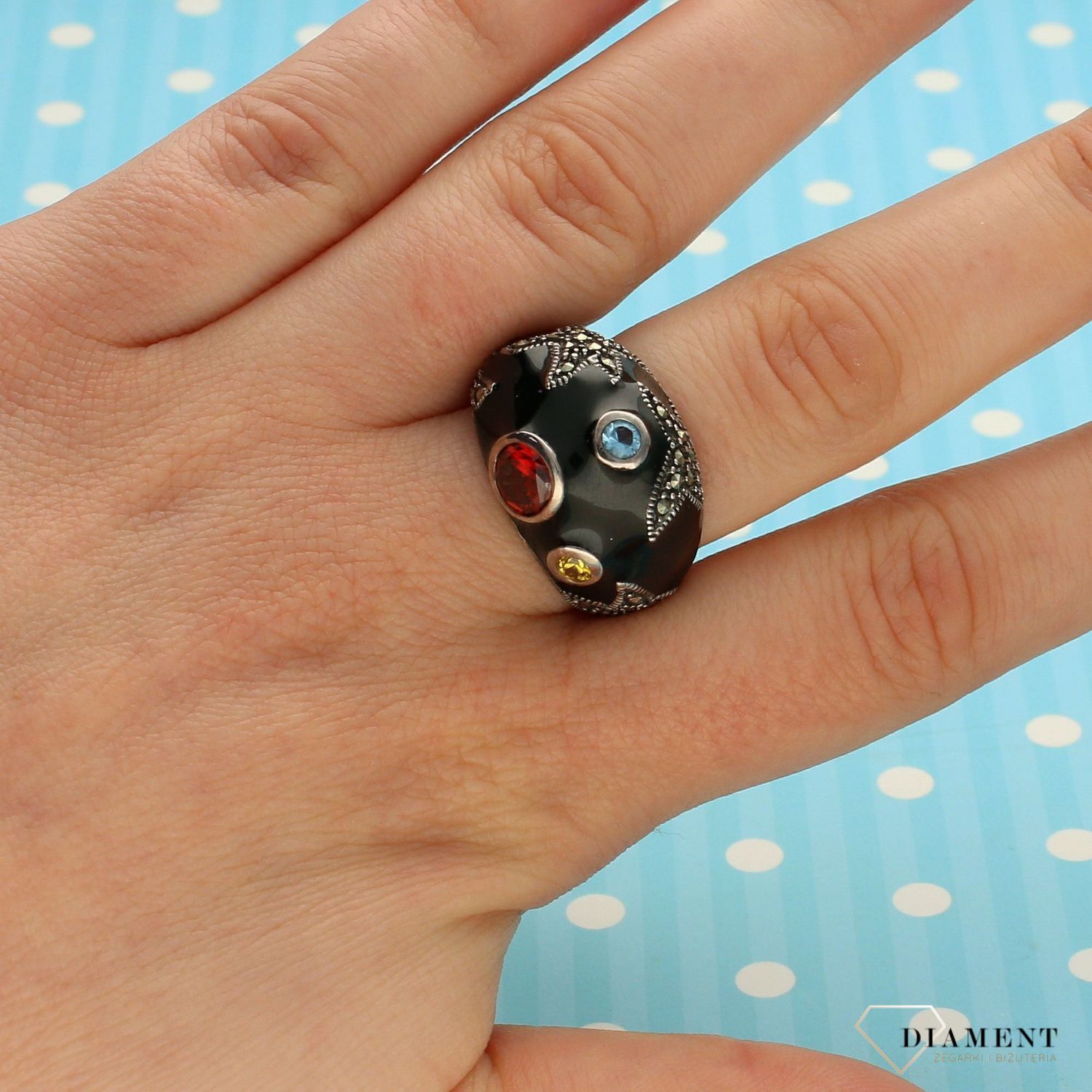 Srebrny pierścionek z czarna emalią, kolorową cyrkonia i markazytami DIA-PRS-3287-925.jpg