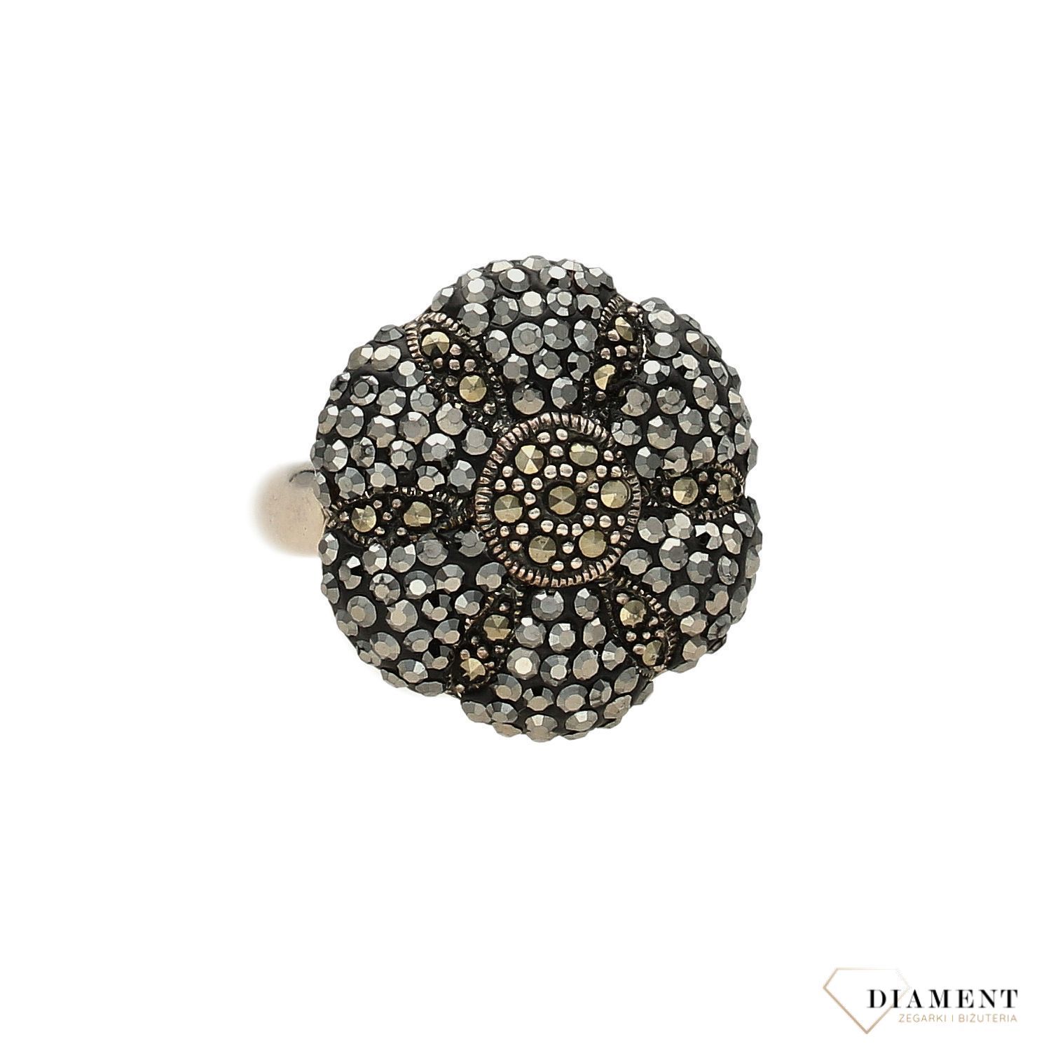 Srebrny pierścionek kwiatek z markazytami DIA-PRS-3293-925.jpg