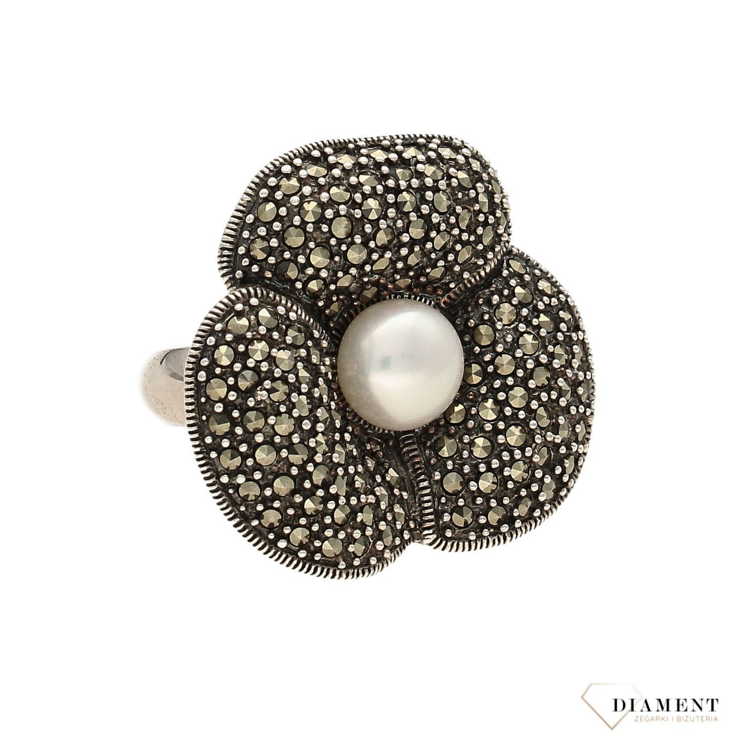Srebrny pierścionek kwiatek z perełką i markazytami DIA-PRS-3295-925.jpg