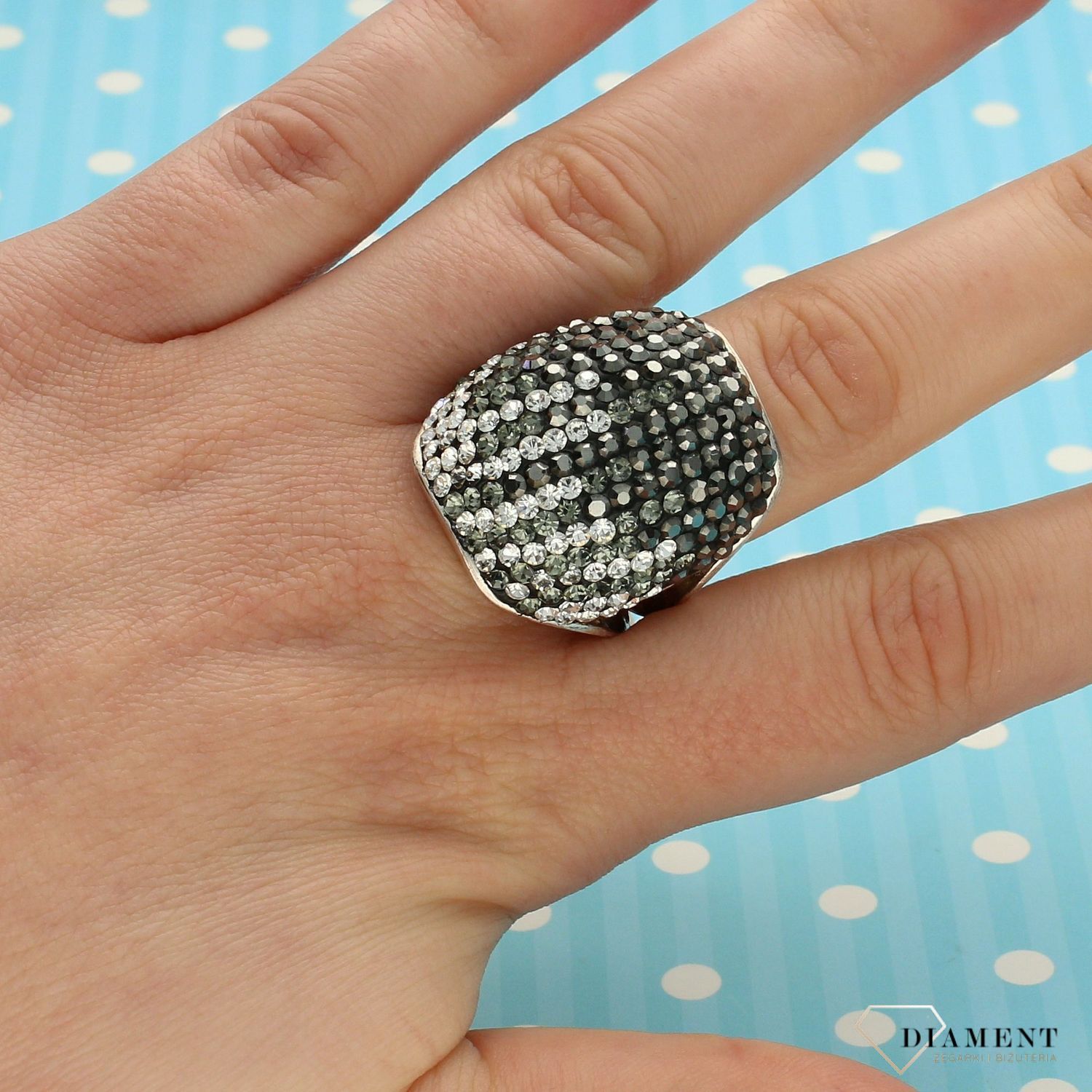 Srebrny pierścionek szeroki z kryształami Swarovskiego DIA-PRS-3296-925.jpg