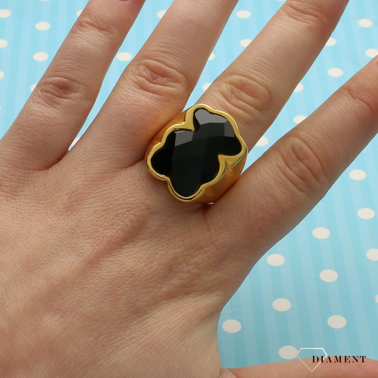 Szeroki, stalowy pierścionek czarny miś z pozłacaniem DIA-PRS-3320-STAL (2).jpg