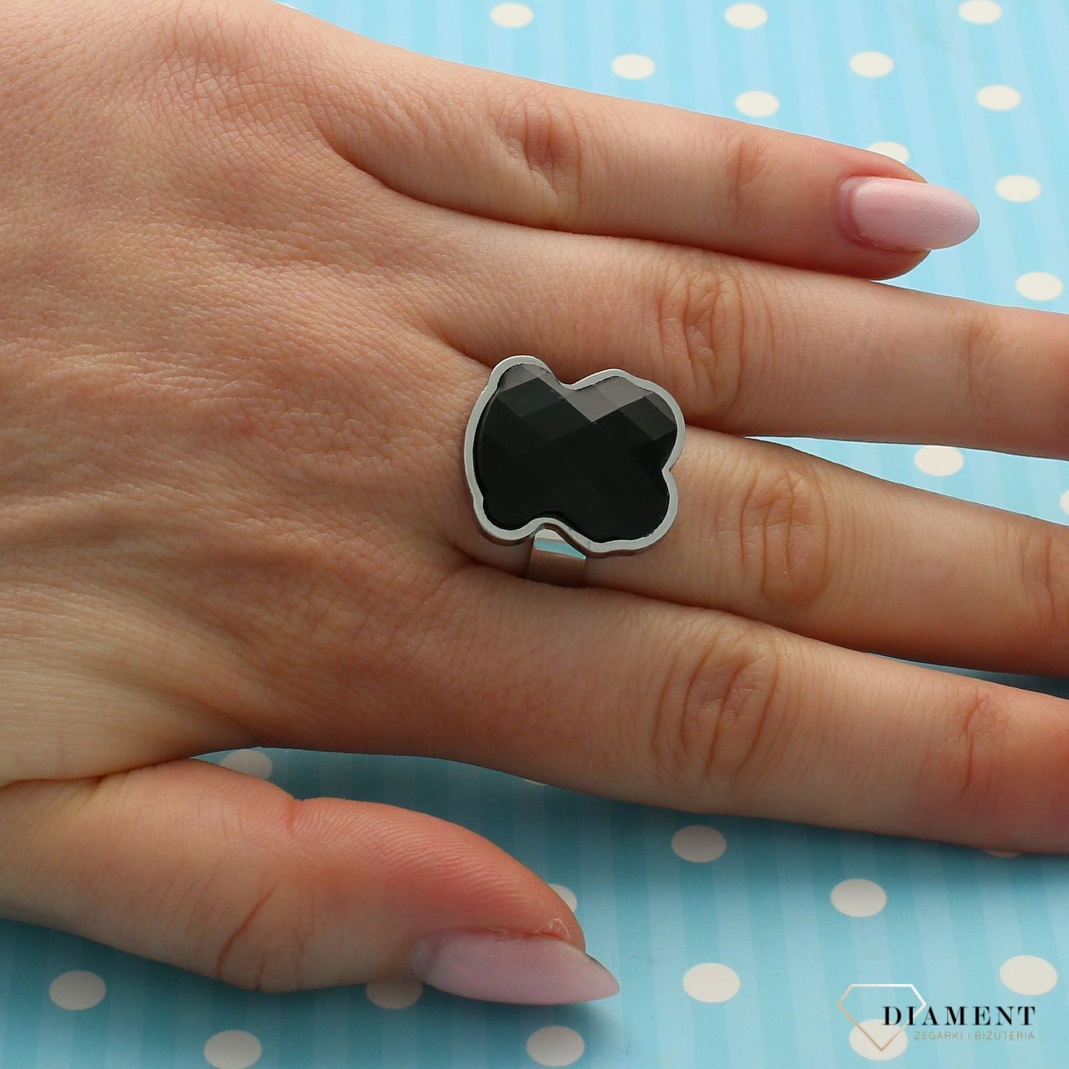 Stalowy pierścionek TiOUS czarna cyrkonia DIA-PRS-3323-STAL (1).jpg