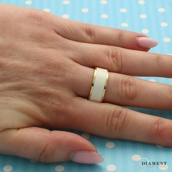 Stalowy pierścionek obrączka pozłacana z białą emalią DIA-PRS-3327-STAL (1).jpg