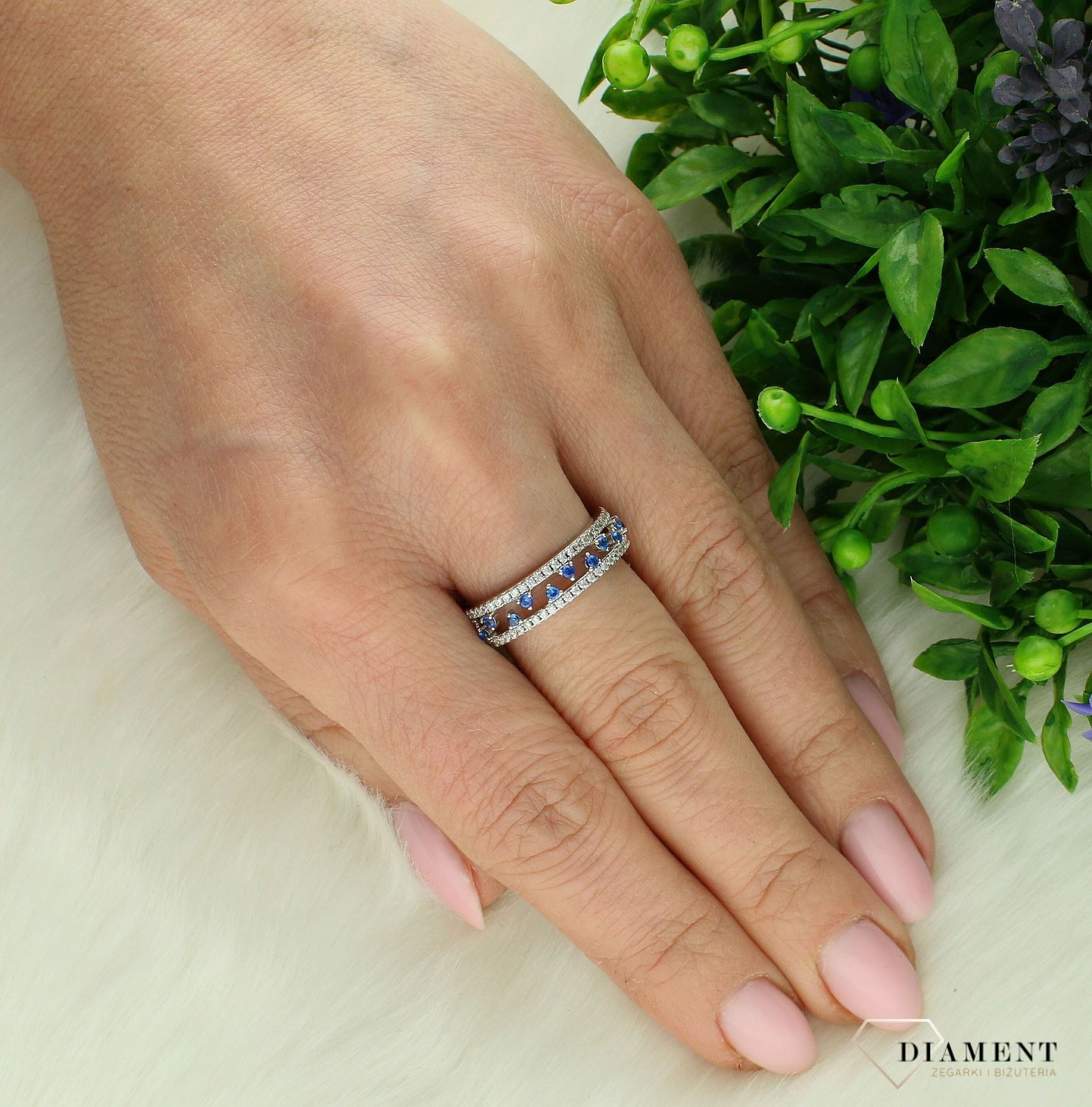 Srebrny pierścionek damski 925 z niebieskimi cyrkoniami rozmiar 14 DIA-PRS-3345-925 (1).jpg