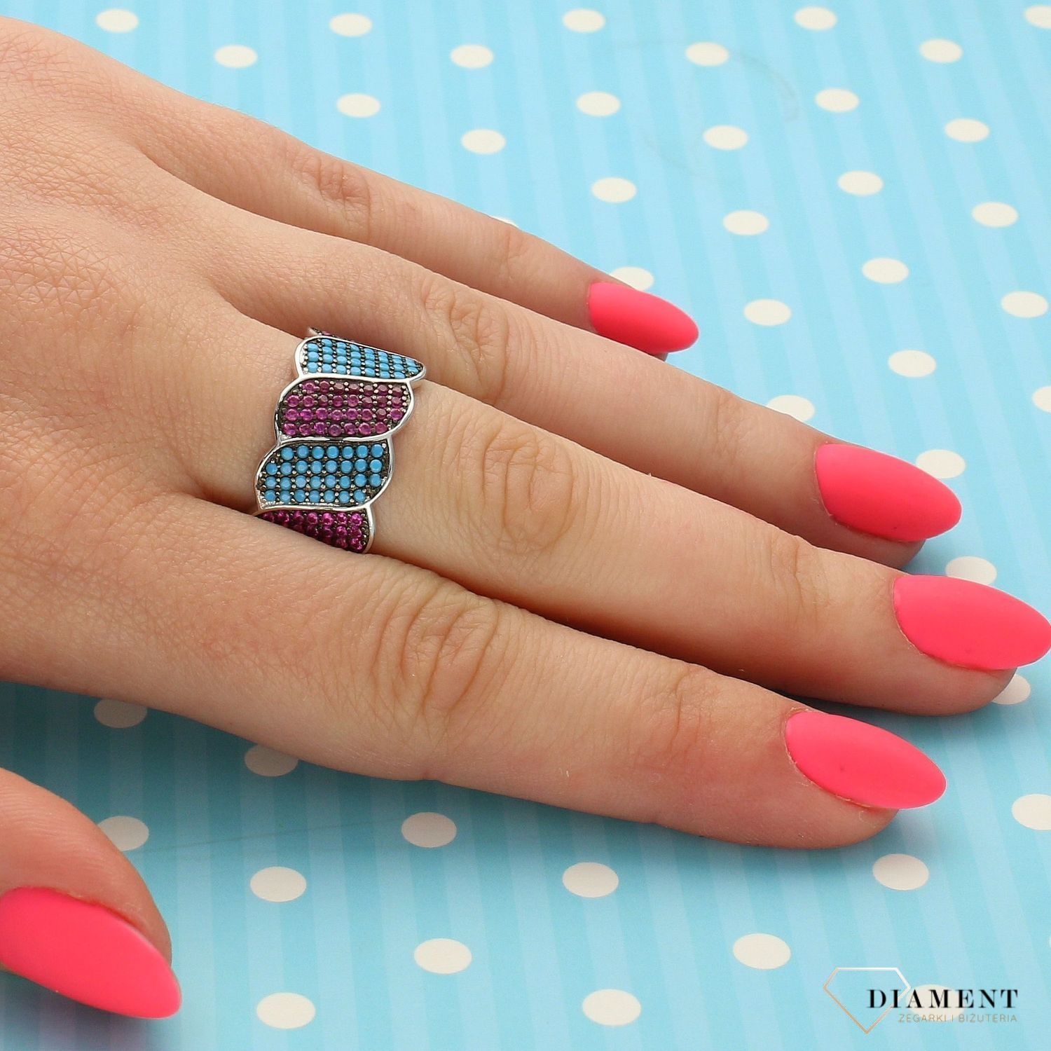 Srebrny pierścionek kolorowa, falista obrączka DIA-PRS-3371-925 (1).jpg