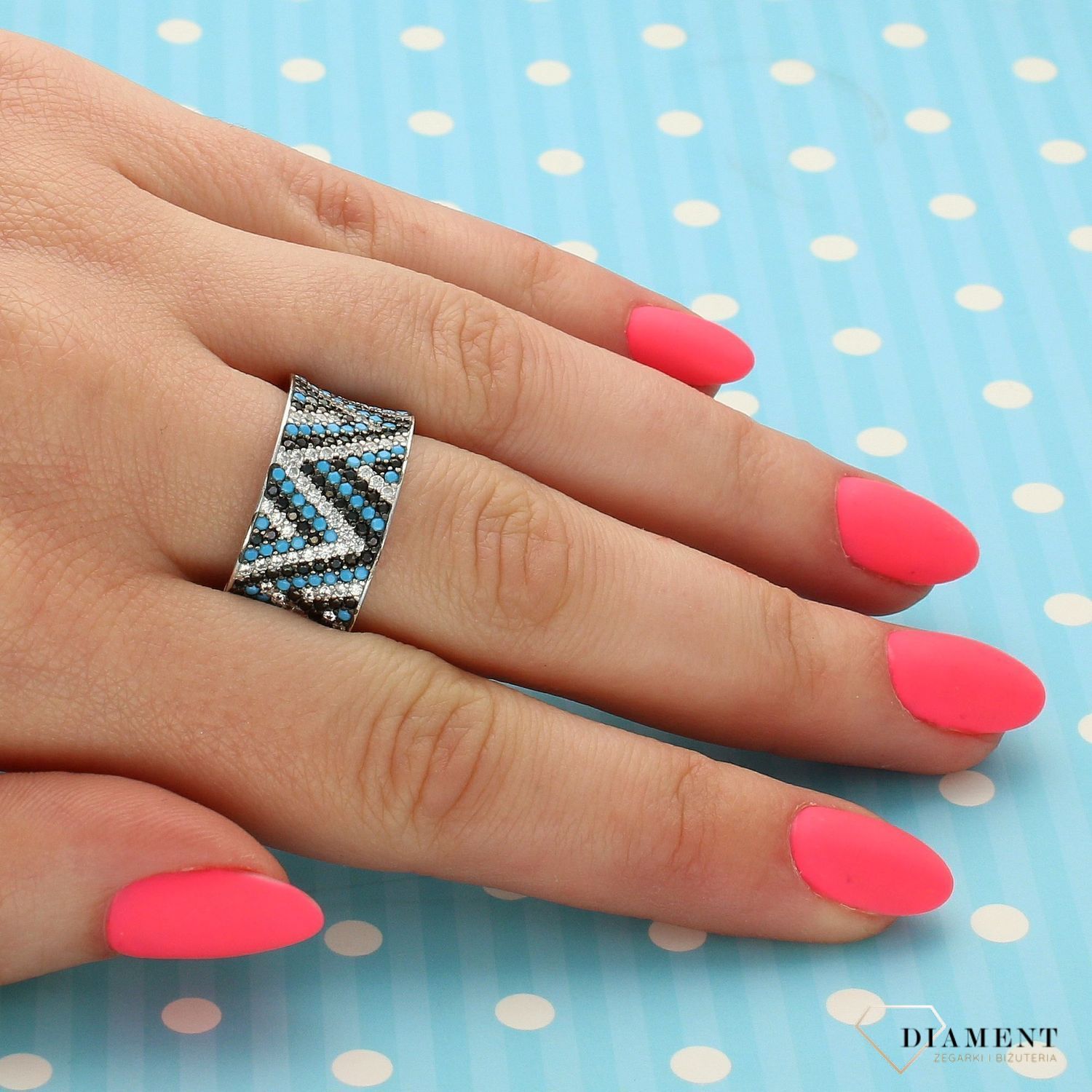 Srebrny pierścionek szeroka obrączka z cyrkonią DIA-PRS-3374-925 (1).jpg