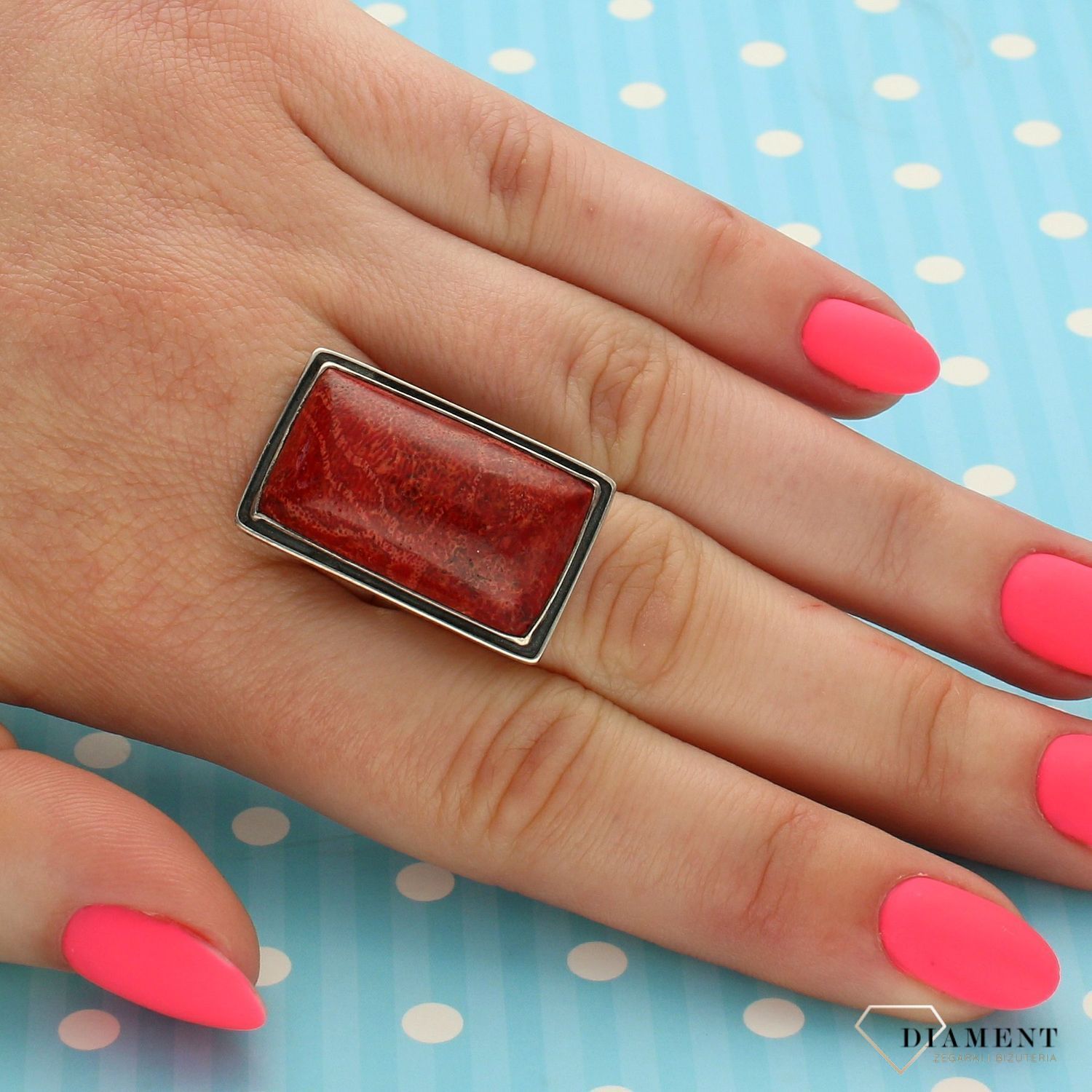 Srebrny pierścionek prostokątny koralowiec DIA-PRS-3382-925 (1).jpg