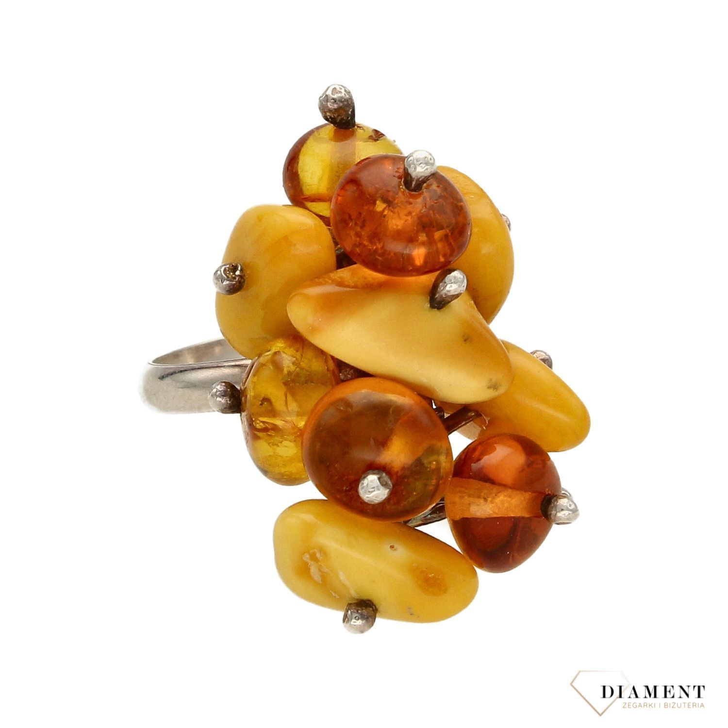 Srebrny pierścionek z niewielkimi bursztynami DIA-PRS-3387-925 (1).jpg
