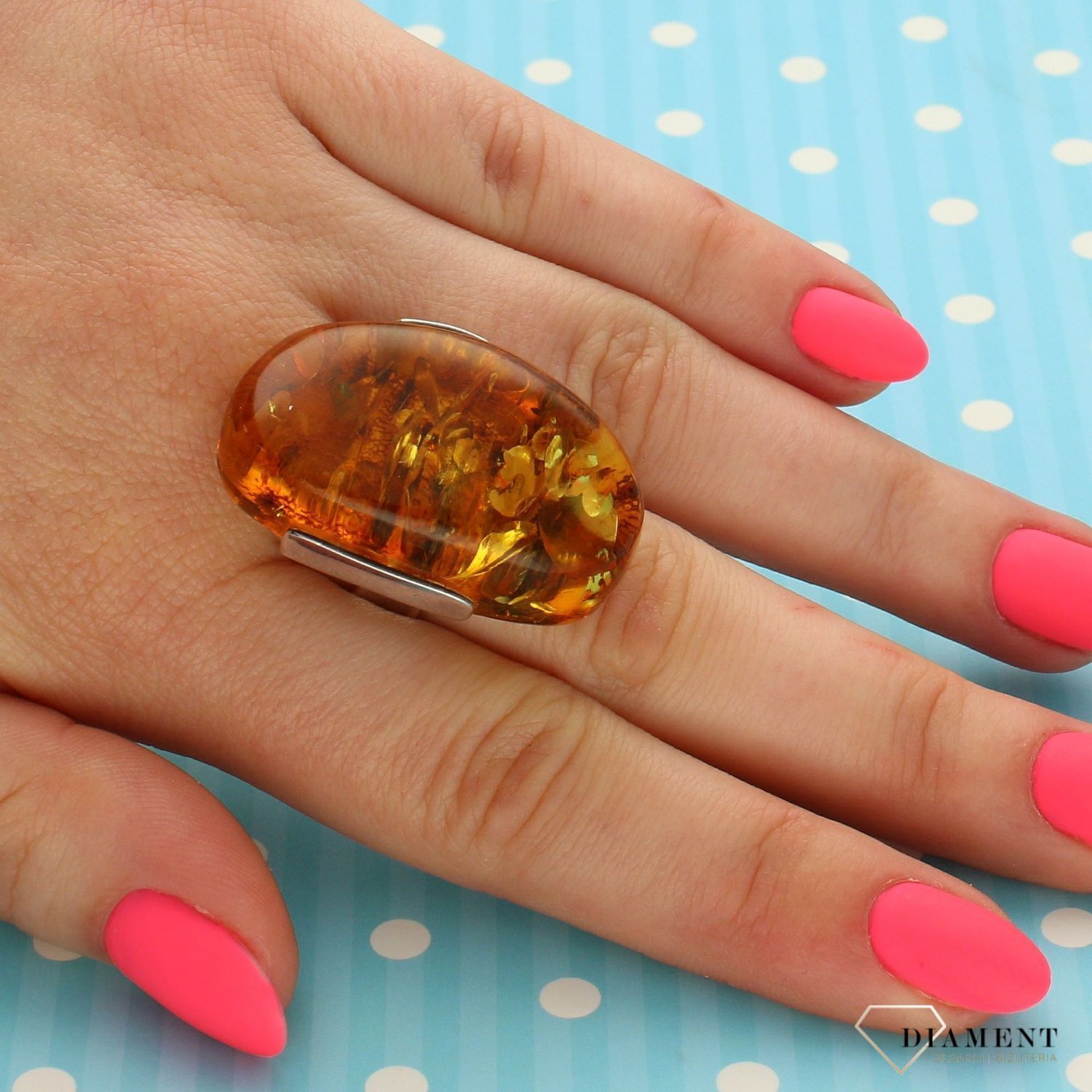 Srebrny pierścionek duży bursztyn DIA-PRS-3388-925 (1).jpg