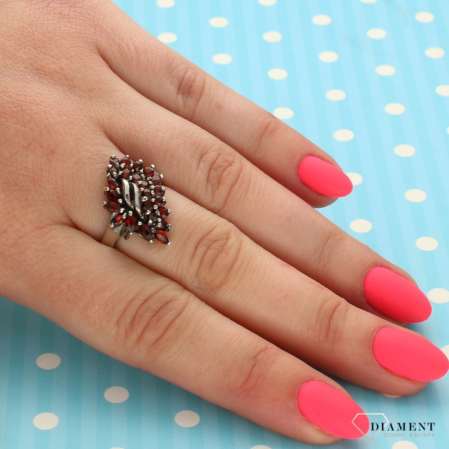 Srebrny pierścionek z czerwonym bursztynem DIA-PRS-3393-925 (1).jpg