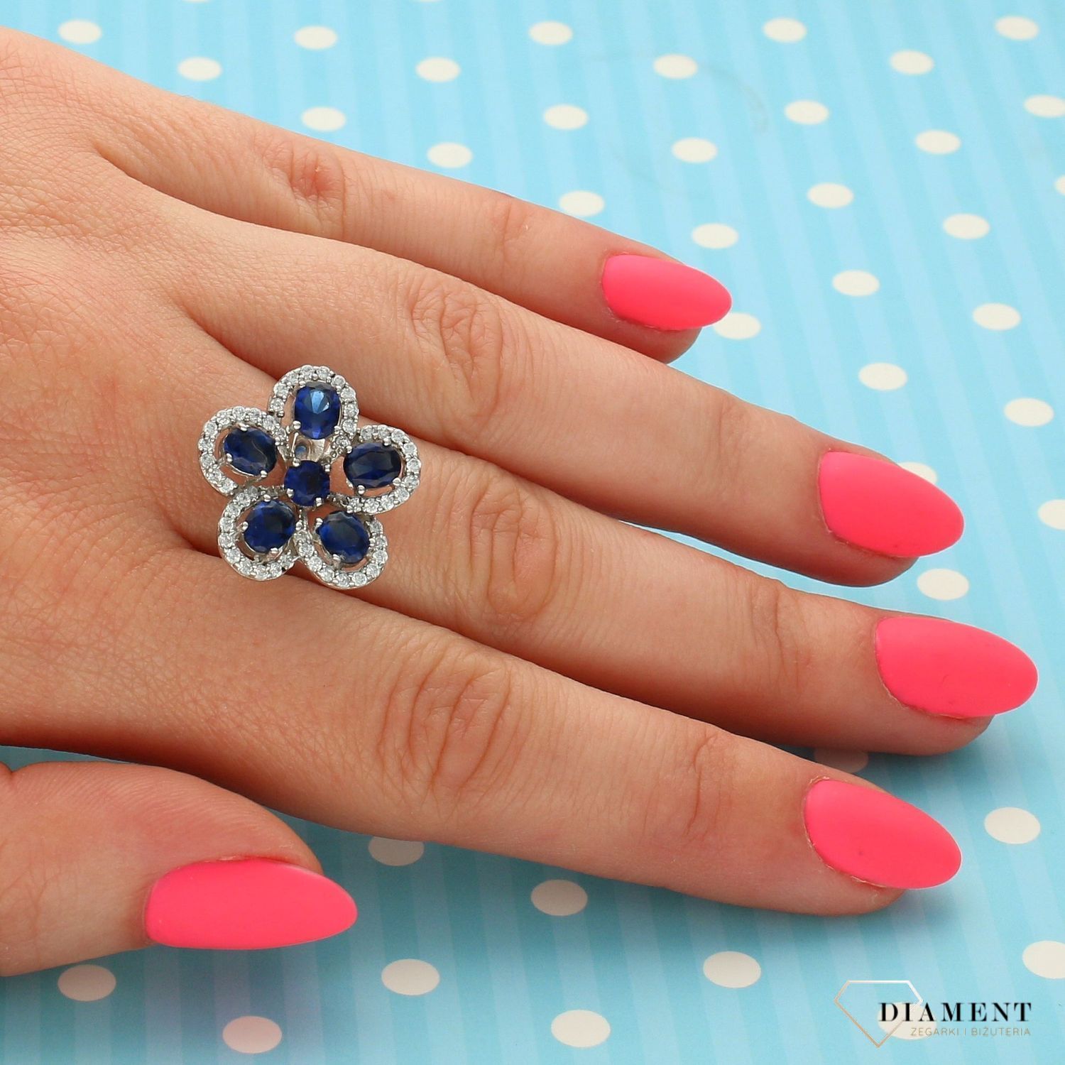 Srebrny pierścionek kwiatek z niebieską cyrkonią DIA-PRS-3403-925 (1).jpg