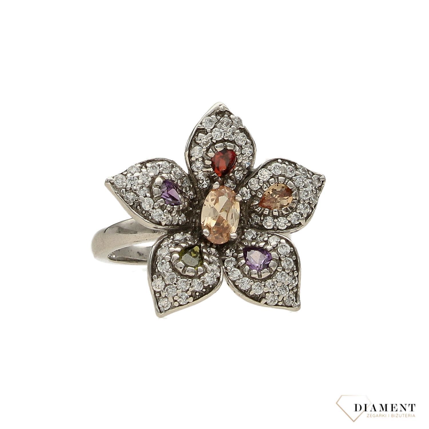 Srebrny pierścionek kwiatek z cyrkonią DIA-PRS-3404-925 (1).jpg