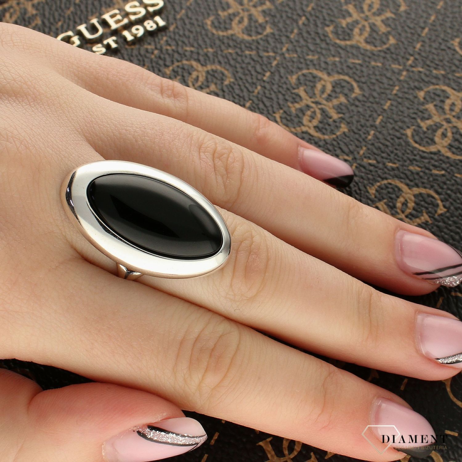 Srebrny pierścionek z onyksem 'Czarny owal'  DIA-PRS-3413-MINI-925 (2).jpg