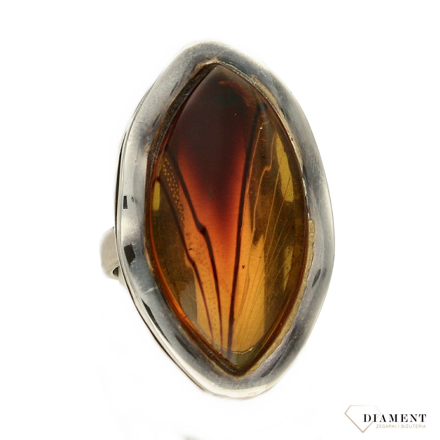 Srebrny pierścionek z cieniowanym bursztynem DIA-PRS-3416-925 (1).jpg