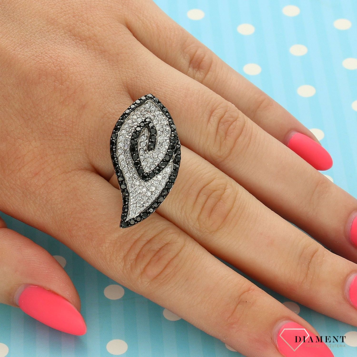 Srebrny pierścionek z białą i czarną cyrkonią DIA-PRS-3614-925.jpg