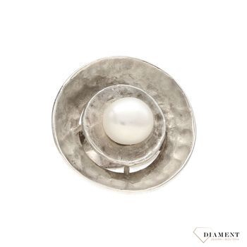 Srebrny pierścionek 'okrągły z perełką' DIA-PRS-3617-925. Srebrny pierścionek 925 w okrągłym kształcie ozdobiony perłą (2).jpg
