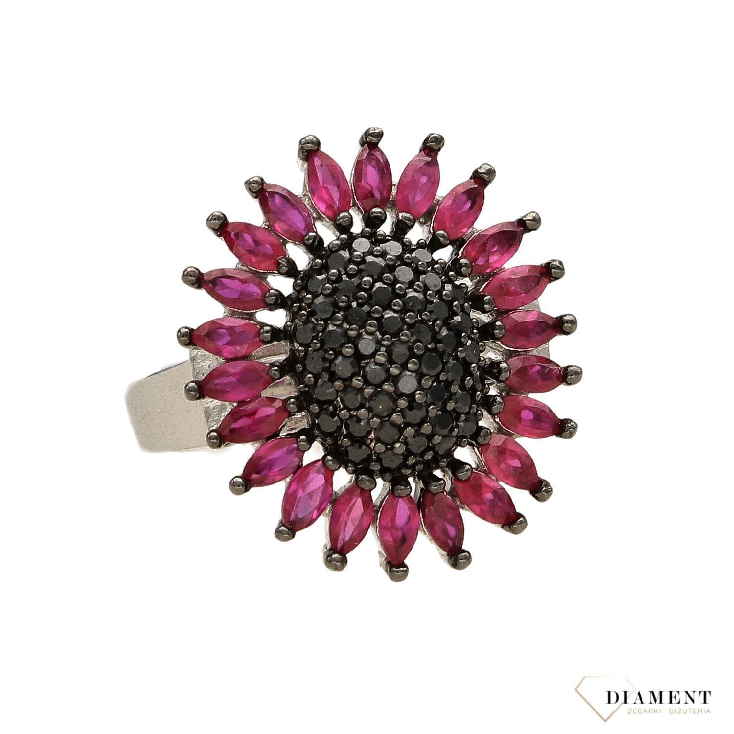 Srebrny pierścionek w kształcie kwiatka z różową i czarną cyrkonią DIA-PRS-3618-925.jpg