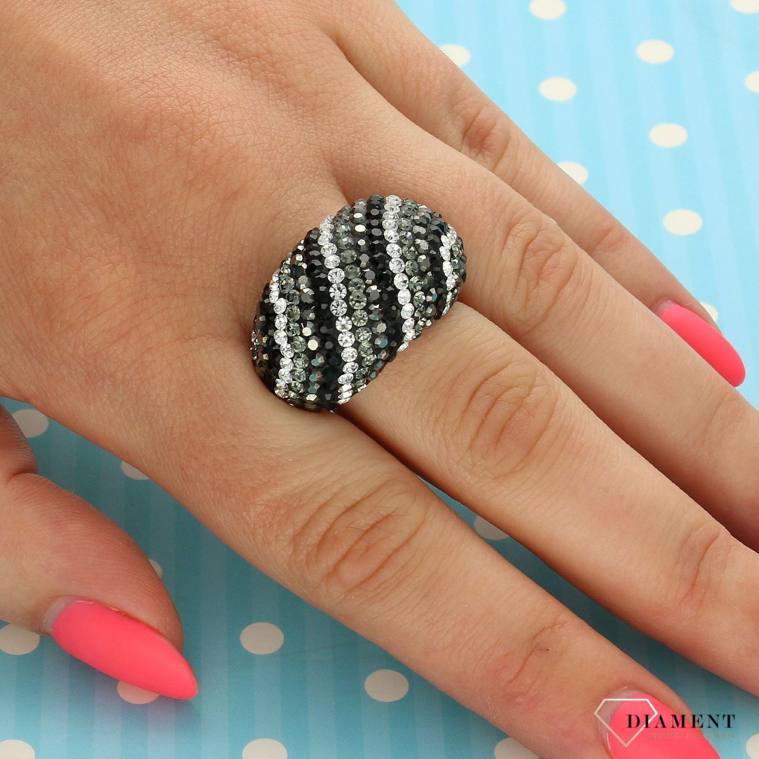 Srebrny pierścionek z kryształami Swarovskiego DIA-PRS-3620-925.Srebrny pierścionek efektowny z kryształami Swarovskiego (2).jpg