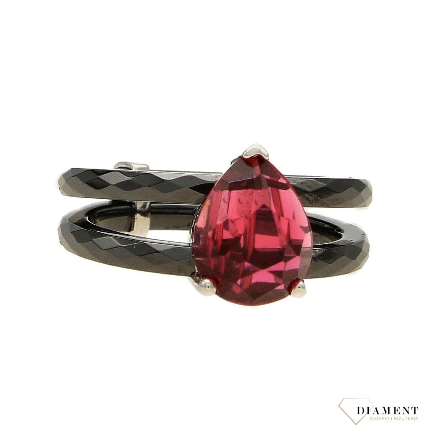 Pierścionek czarna ceramika z czerwonym oczkiem DIA-PRS-3622-925. Pierścionek wykonany z czarnej ceramiki oraz ozdobiony czerwonym oczkiem (2).jpg