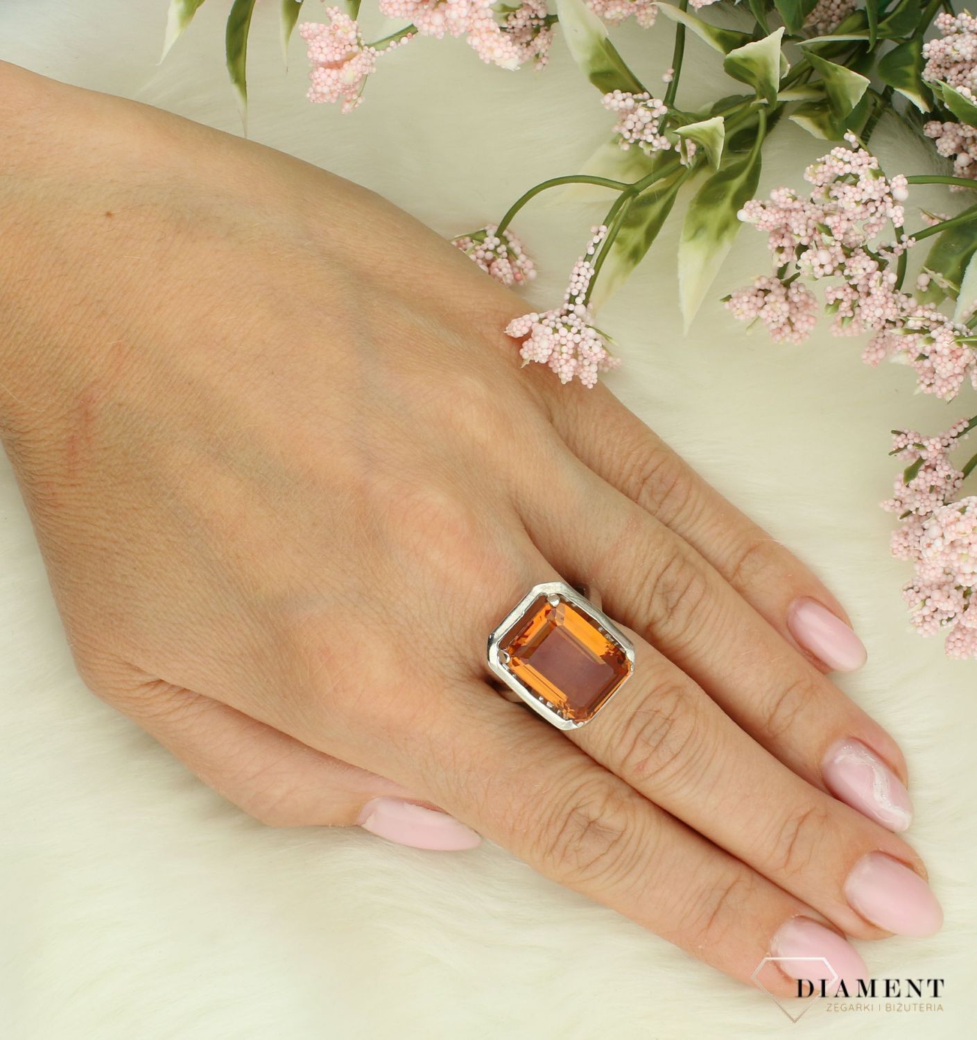 Srebrny pierścionek damski 925 z Zultanitem rozmiar 18 DIA-PRS-3720-925. Pierścionek srebrny Zultanit. Srebrny pierścionek z kamieniem naturalnym. Srebrny pierścionek na prezent. Srebrny pierścionek z dużym oczkiem.jpg