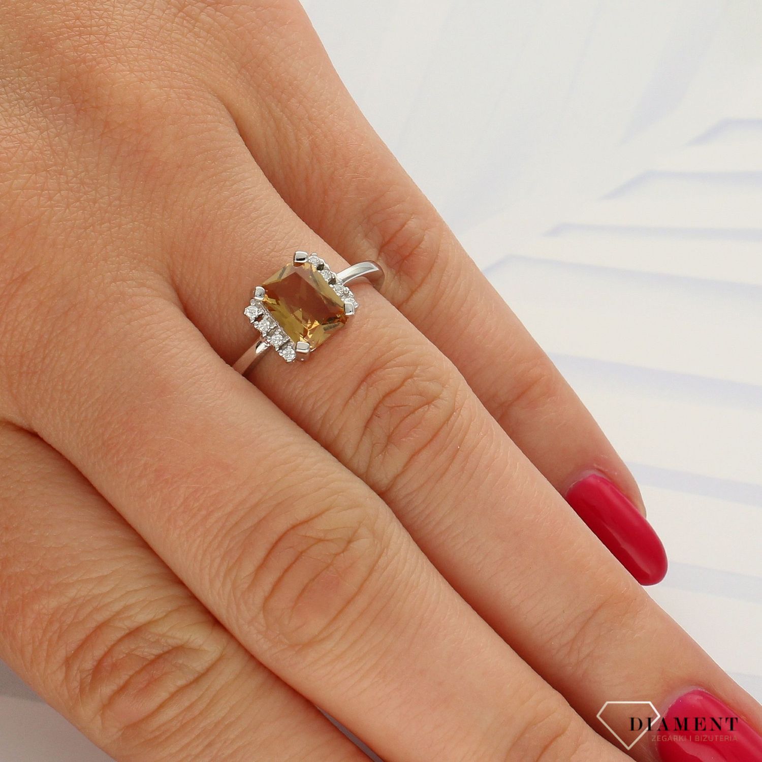 Srebrny pierścionek kwadratowe oczko DIA-PRS-3721-925 (1).jpg