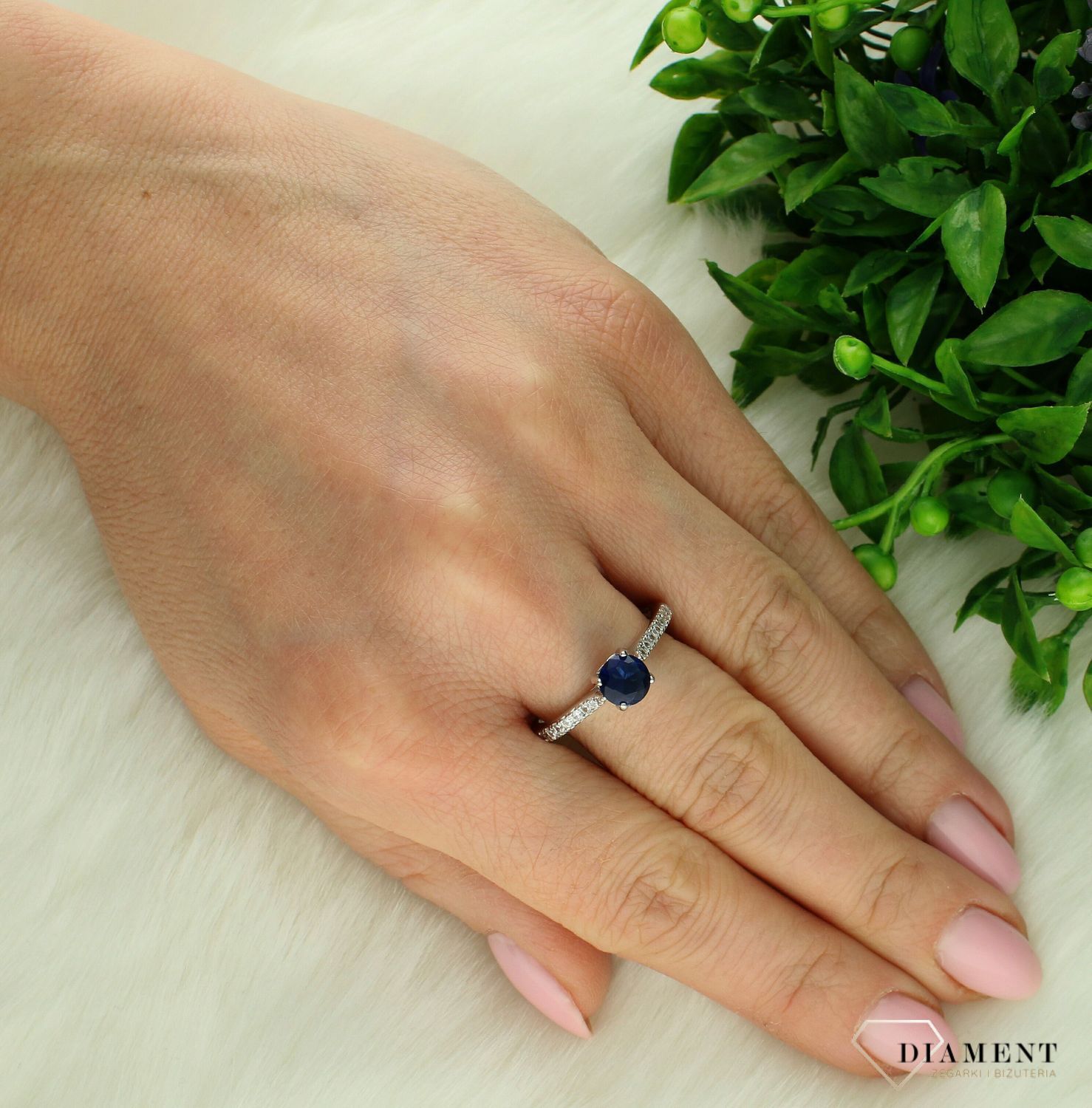 Srebrny pierścionek damski 925 z granatową cyrkonią rozmiar 20 DIA-PRS-3723-925 (2).jpg